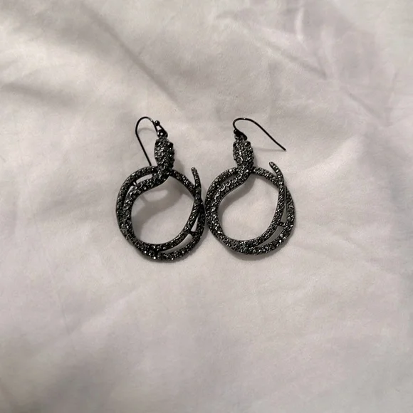 BCBGMAZAZRIA Snake earrings - Picture 1 of 2